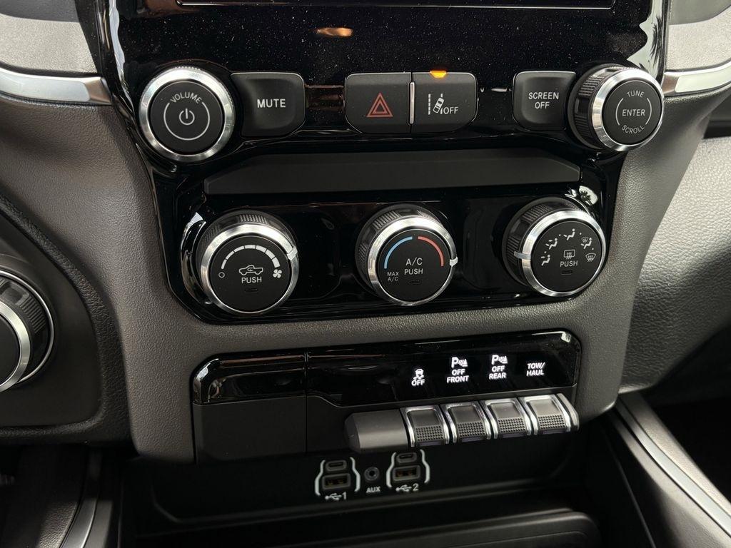 RAM 1500 Tradesman Crew Cab SWB 4WD 2026