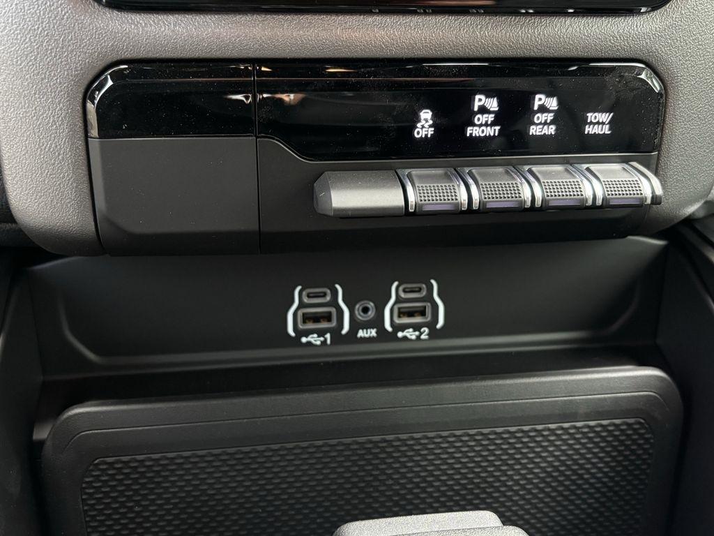 RAM 1500 Tradesman Crew Cab SWB 4WD 2026