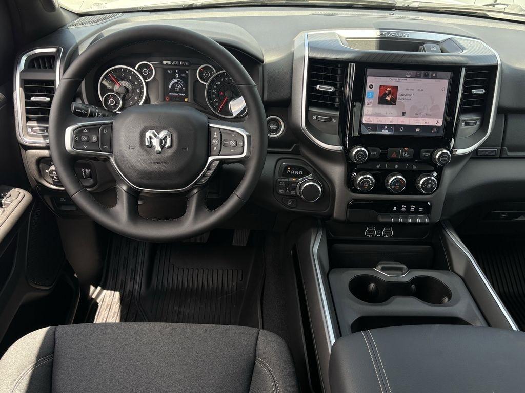 RAM 1500 Big Horn Crew Cab SWB 4WD 2026