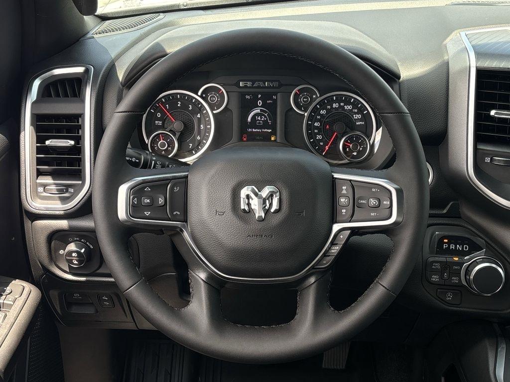 RAM 1500 Big Horn Crew Cab SWB 4WD 2026