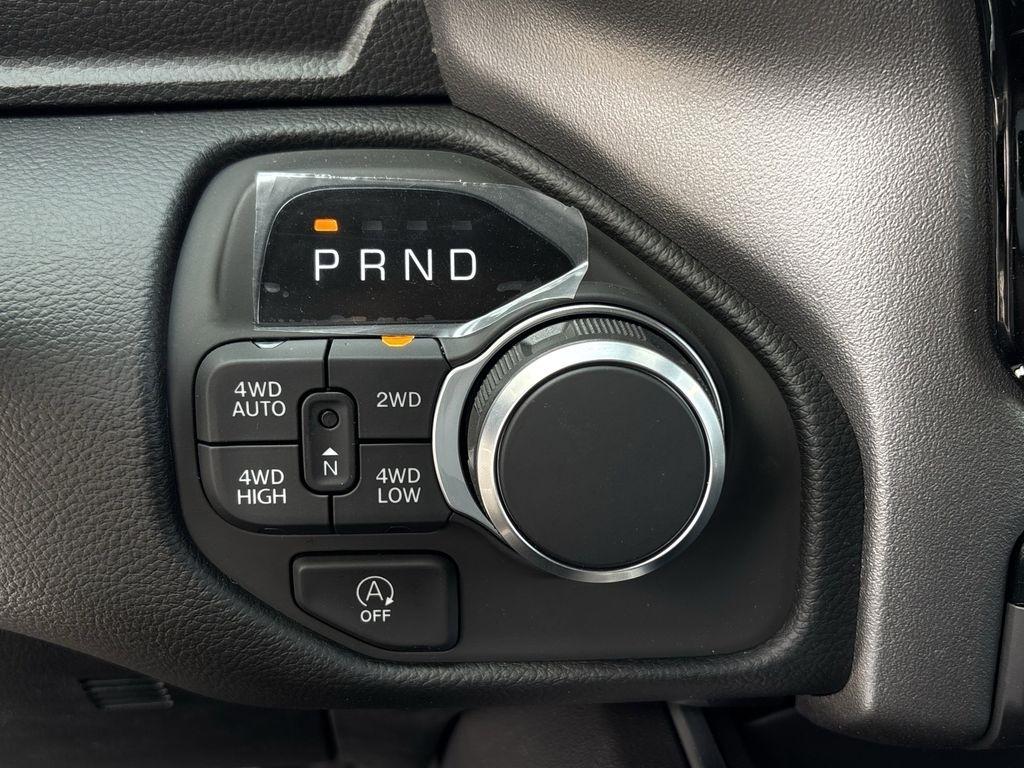 RAM 1500 Big Horn Crew Cab SWB 4WD 2026