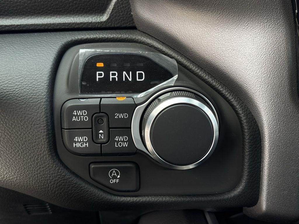 RAM 1500 Big Horn Crew Cab SWB 4WD 2026