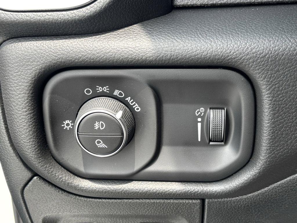 RAM 1500 Big Horn Crew Cab SWB 4WD 2026