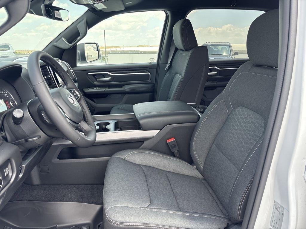 RAM 1500 Big Horn Crew Cab SWB 4WD 2026