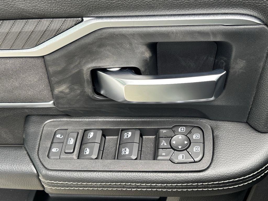 RAM 3500 Big Horn Crew Cab LWB 4WD DRW 2026