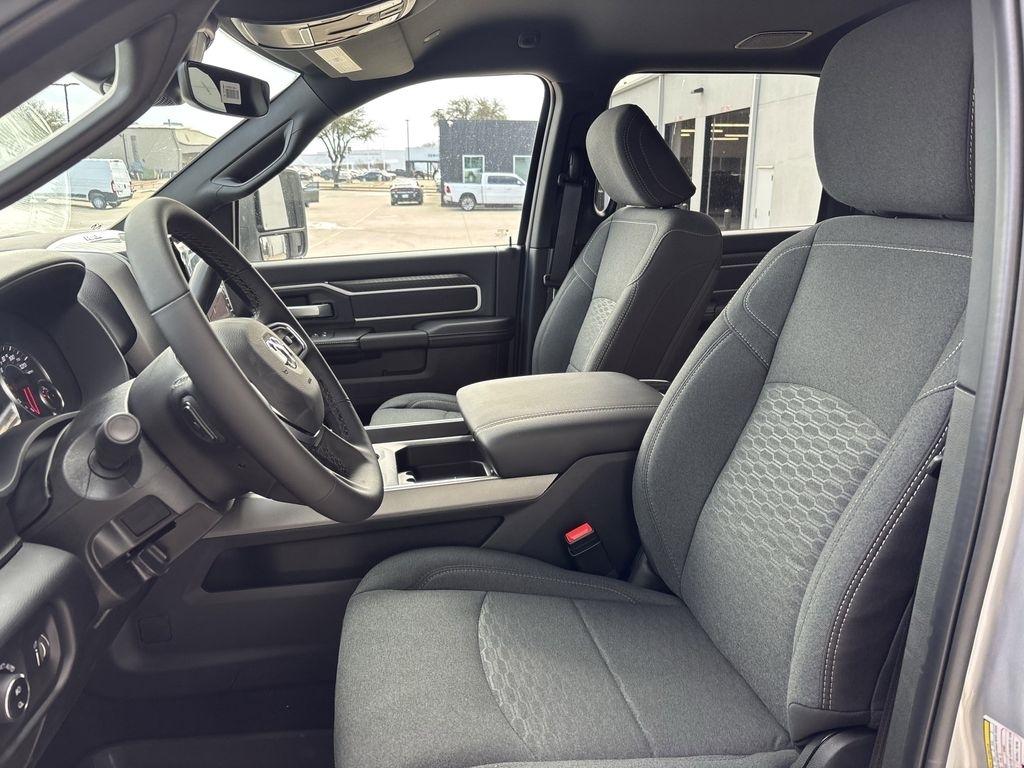 RAM 3500 Big Horn Crew Cab LWB 4WD DRW 2026