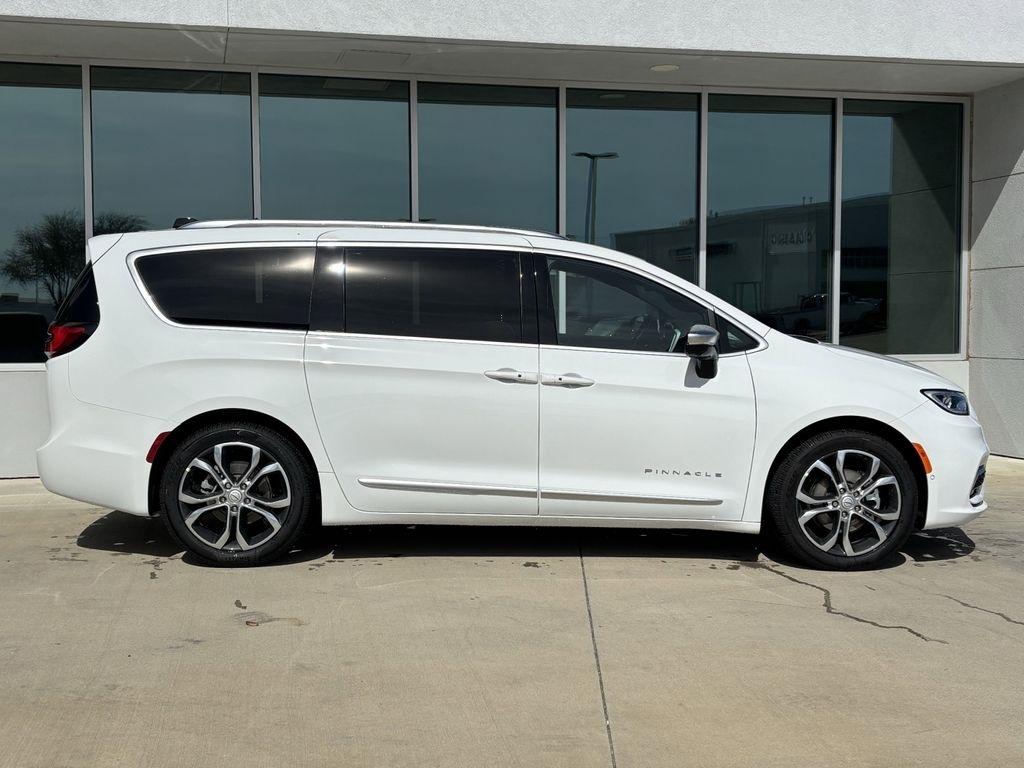 Chrysler Pacifica Pinnacle 2026