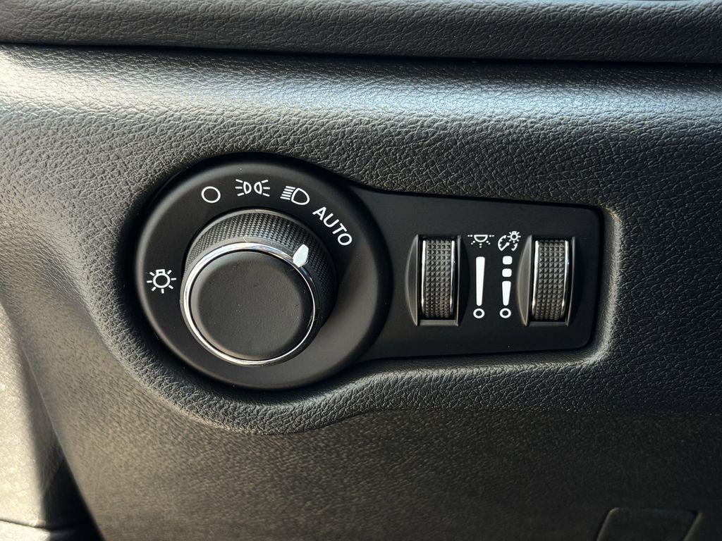 Chrysler Voyager LX 2026