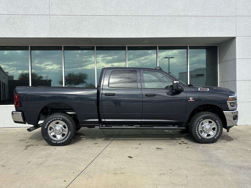 RAM 2500 Tradesman Crew Cab 4WD 2026