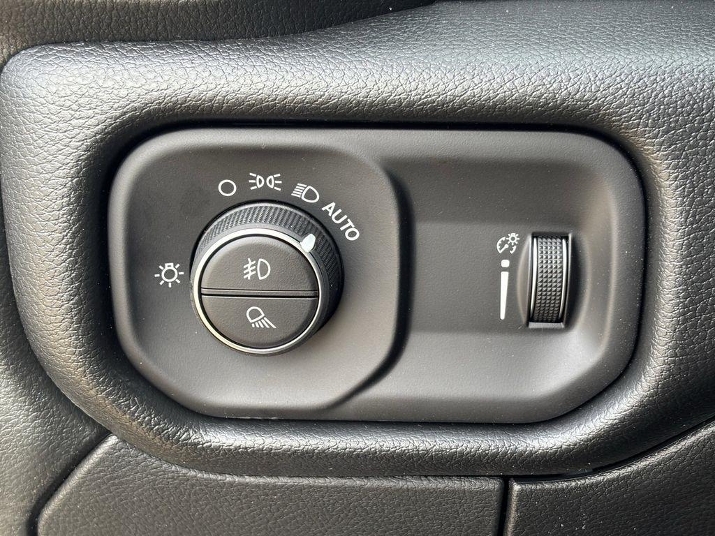 RAM 2500 Tradesman Crew Cab 4WD 2026