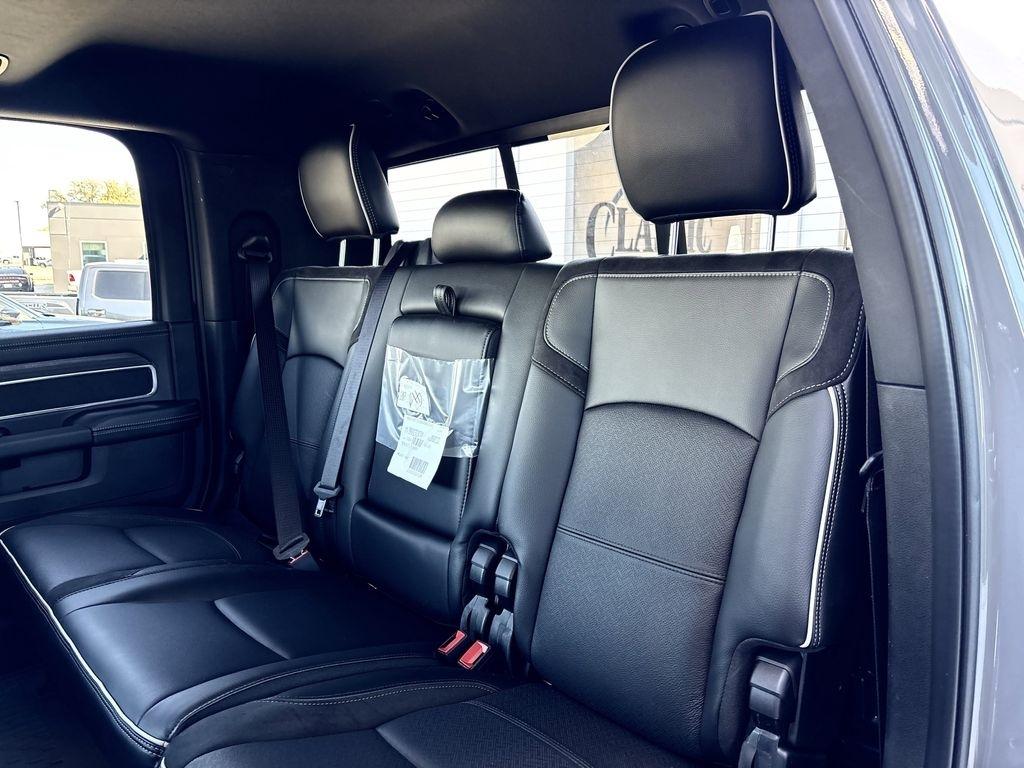 RAM 2500 Laramie Mega Cab 4WD 2026