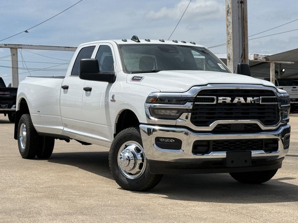 RAM 3500 Tradesman Crew Cab 4WD DRW 2026