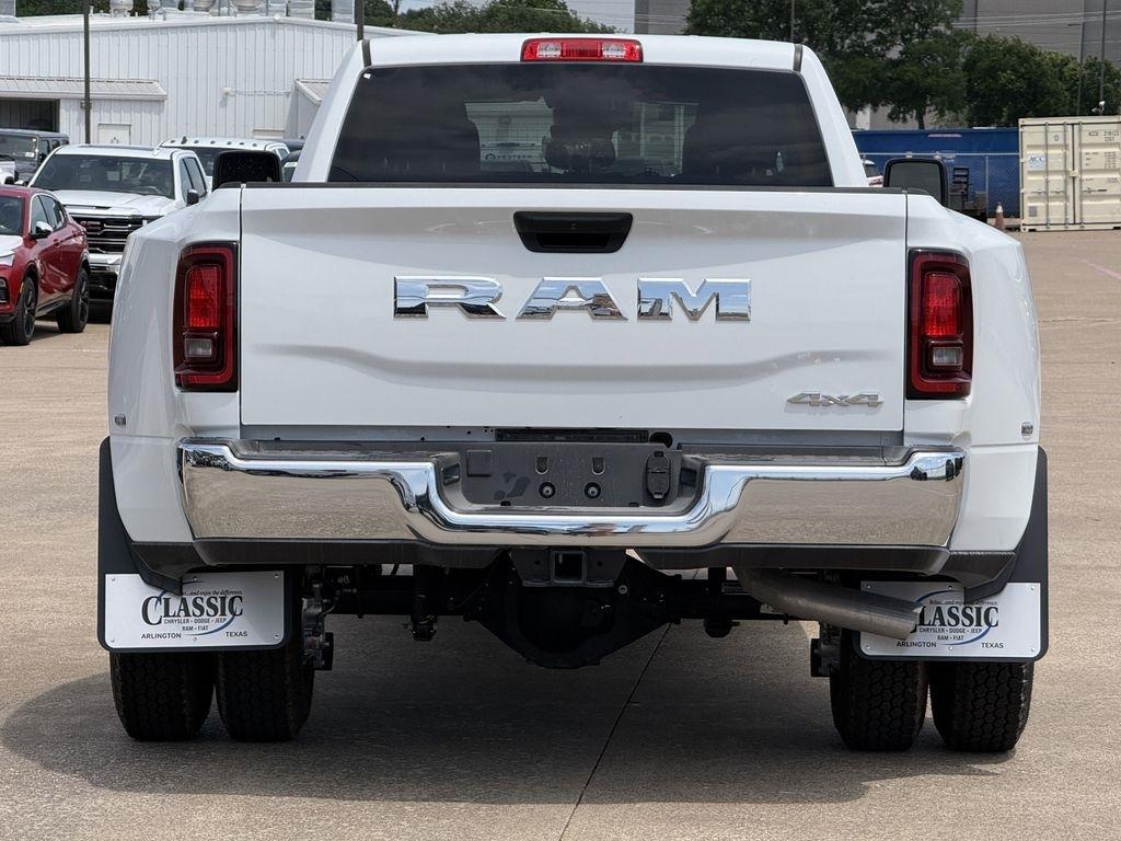 RAM 3500 Tradesman Crew Cab 4WD DRW 2026