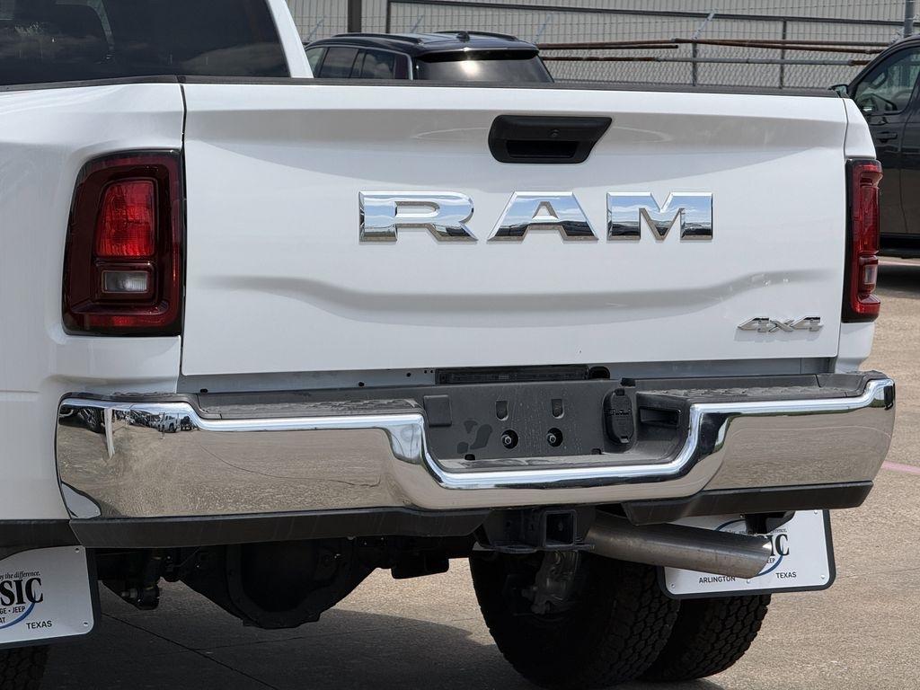 RAM 3500 Tradesman Crew Cab 4WD DRW 2026