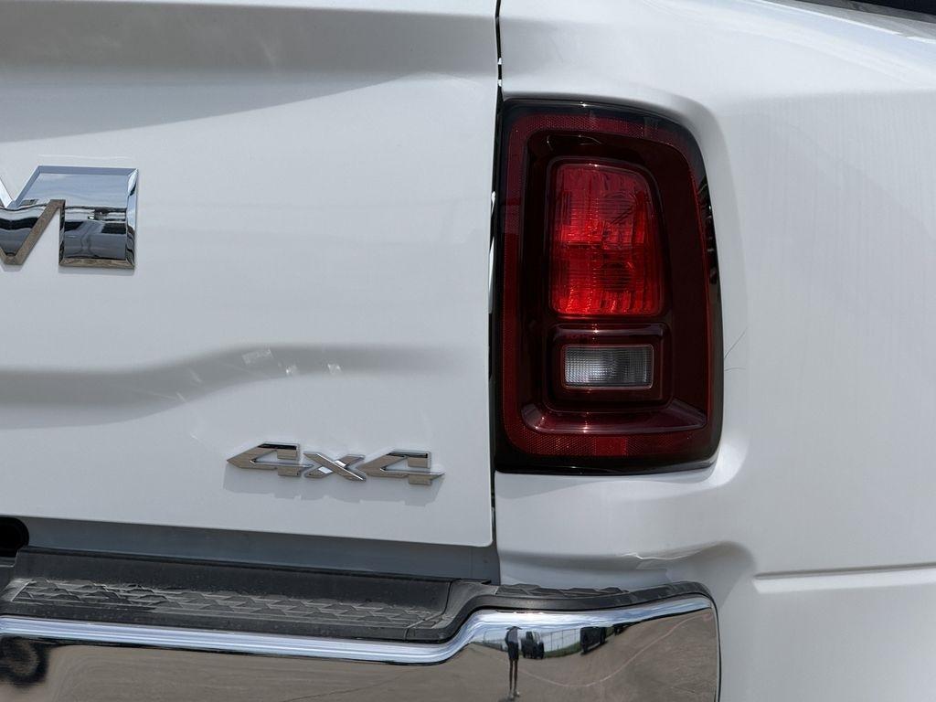 RAM 3500 Tradesman Crew Cab 4WD DRW 2026