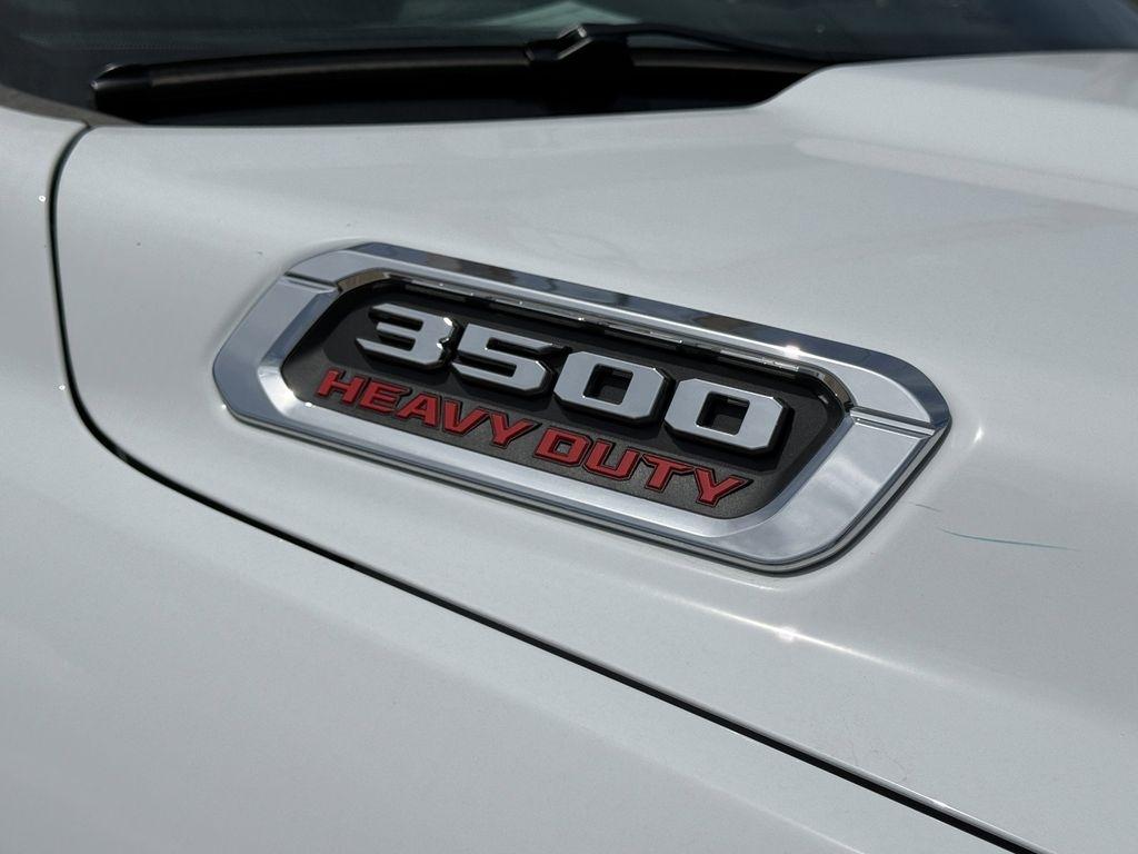 RAM 3500 Tradesman Crew Cab 4WD DRW 2026