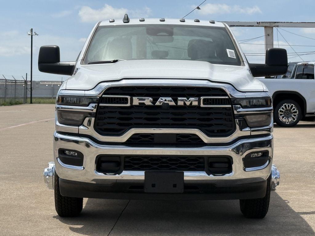 RAM 3500 Tradesman Crew Cab 4WD DRW 2026