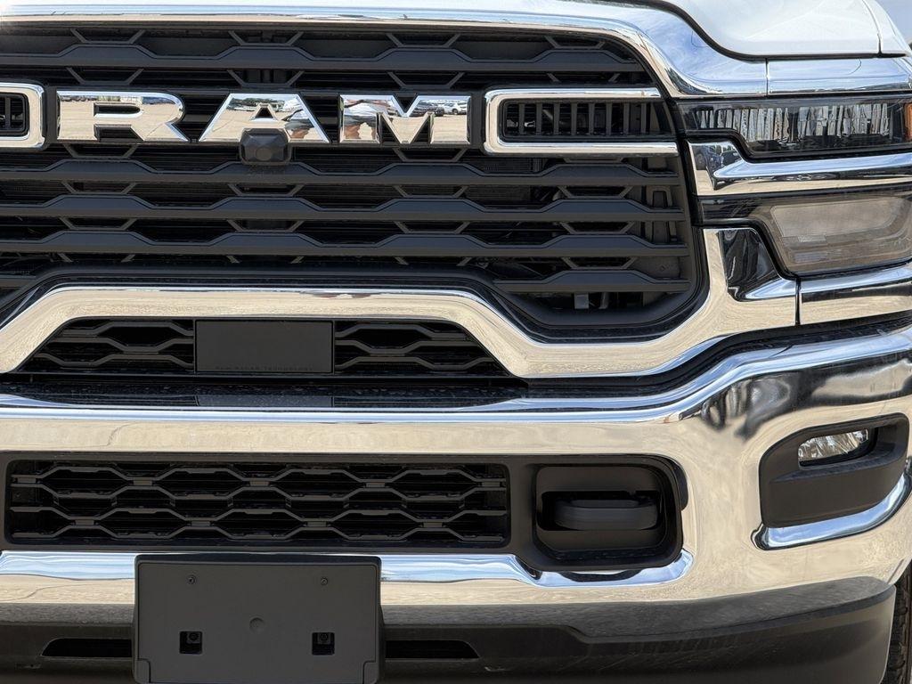 RAM 3500 Tradesman Crew Cab 4WD DRW 2026