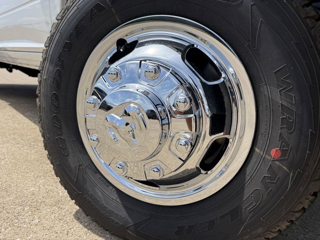 RAM 3500 Tradesman Crew Cab 4WD DRW 2026
