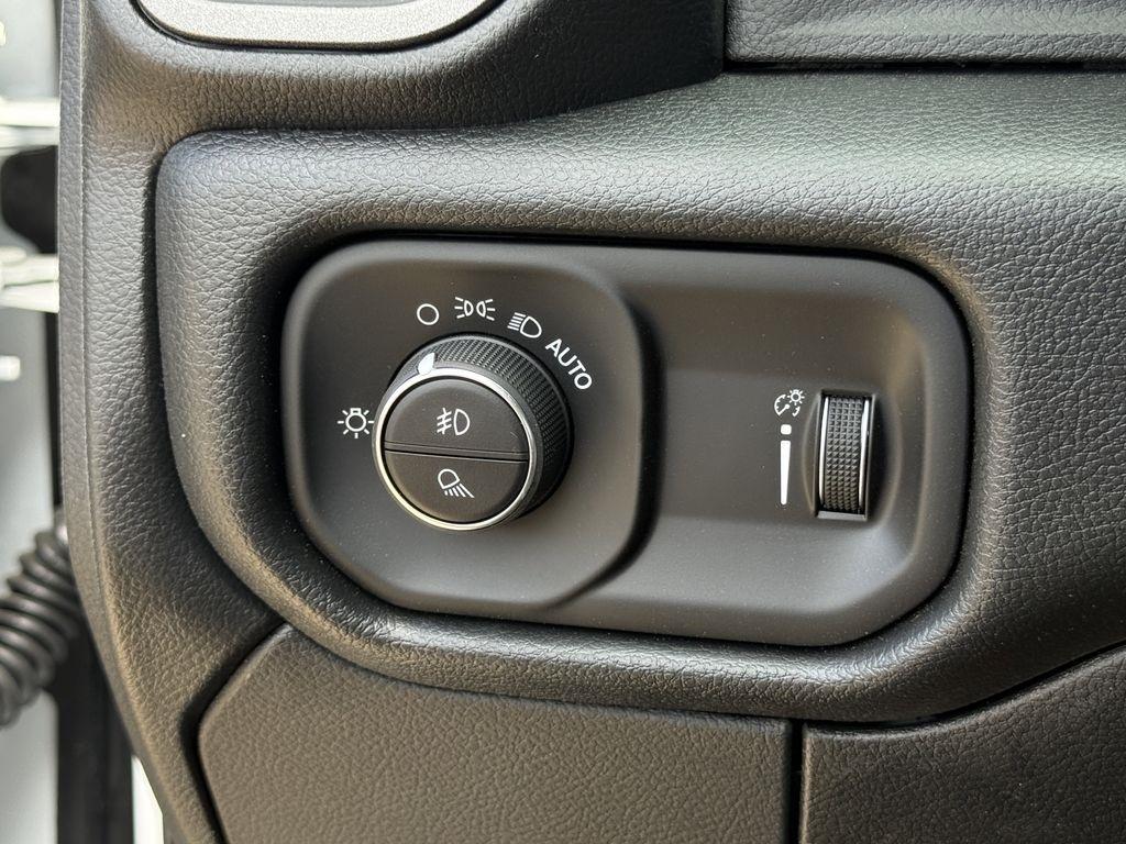 RAM 3500 Tradesman Crew Cab 4WD DRW 2026