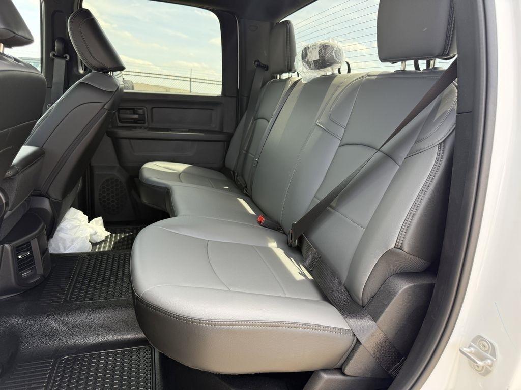 RAM 3500 Tradesman Crew Cab 4WD DRW 2026