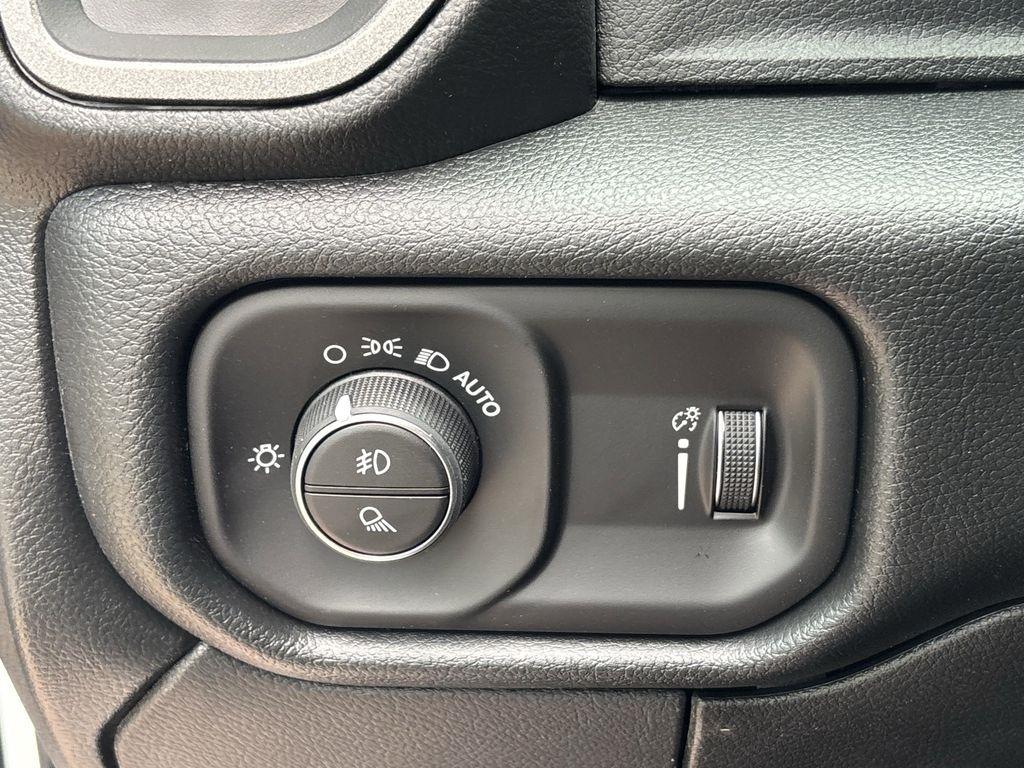 RAM 2500 Tradesman Crew Cab 4WD 2026