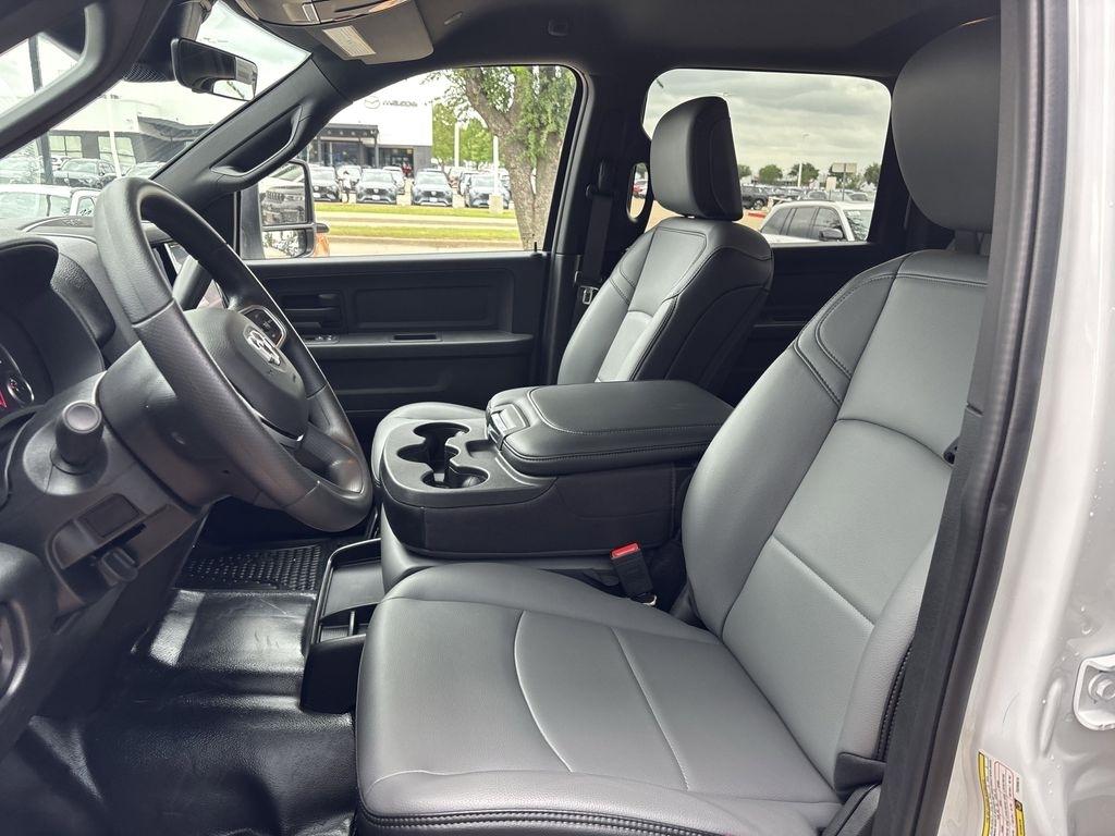 RAM 2500 Tradesman Crew Cab 4WD 2026