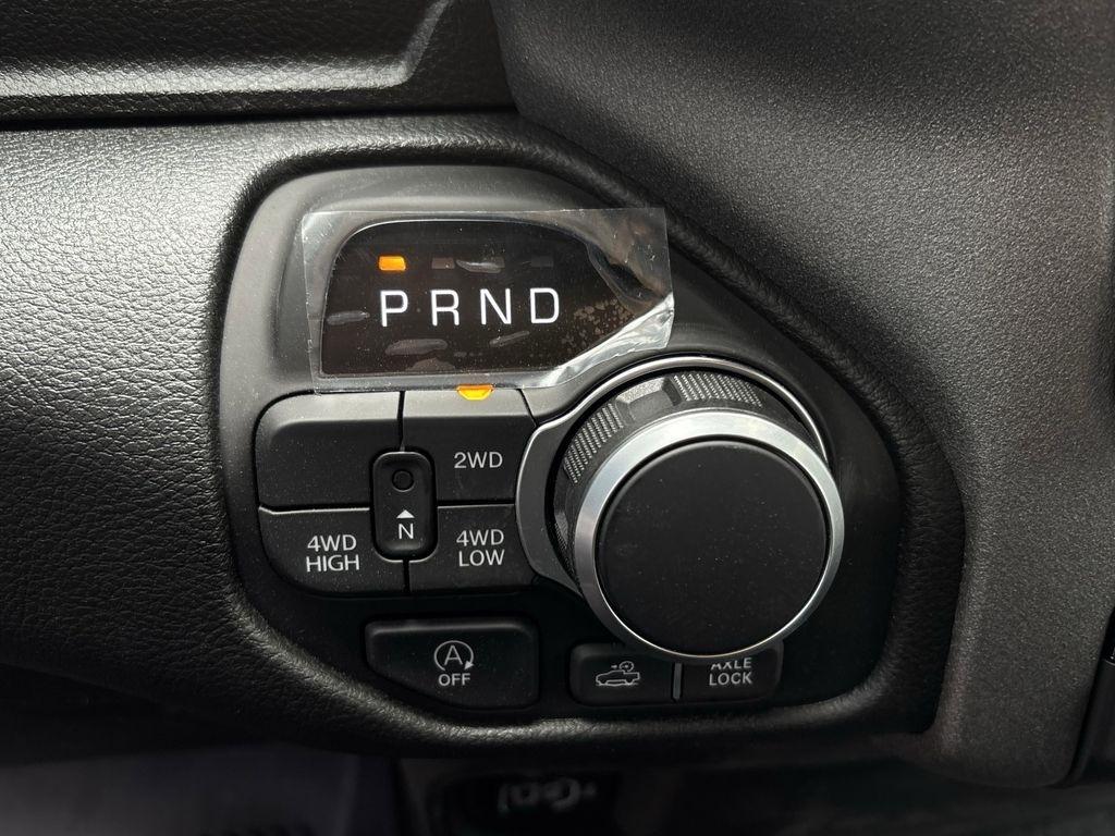 RAM 1500 Tradesman Crew Cab SWB 4WD 2026