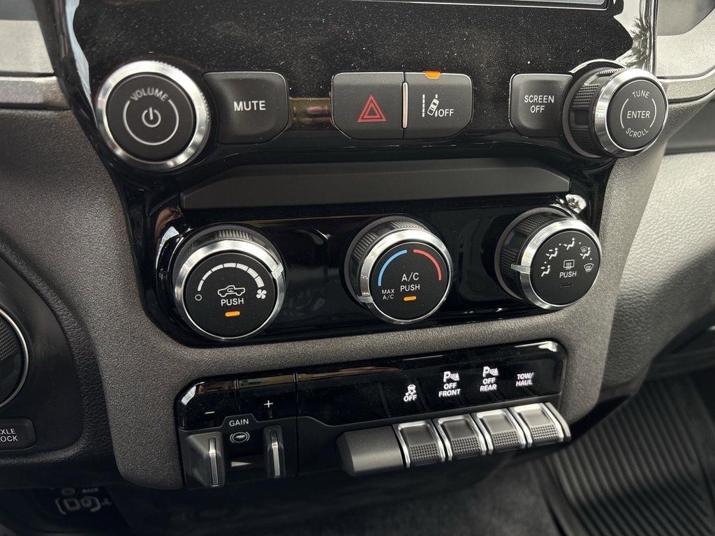 RAM 1500 Tradesman Crew Cab SWB 4WD 2026