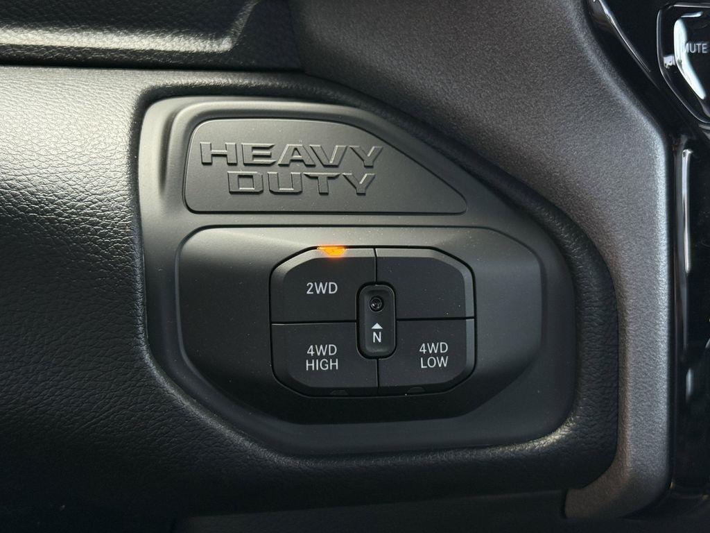 RAM 2500 Tradesman Crew Cab 4WD 2026