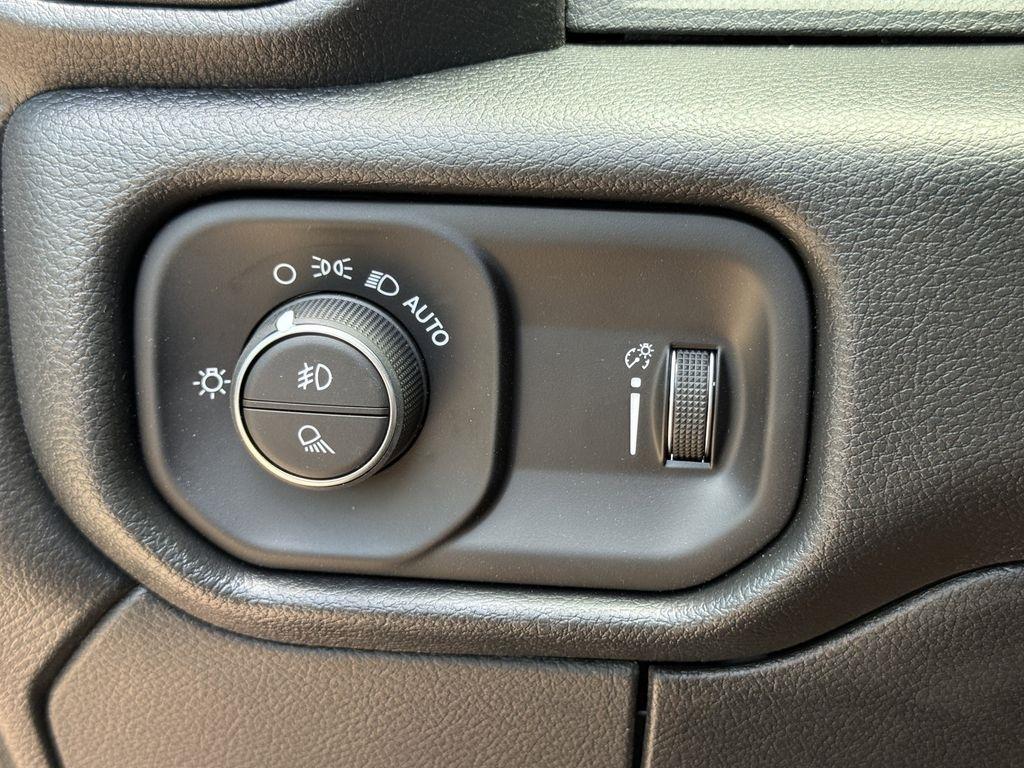 RAM 2500 Tradesman Crew Cab 4WD 2026