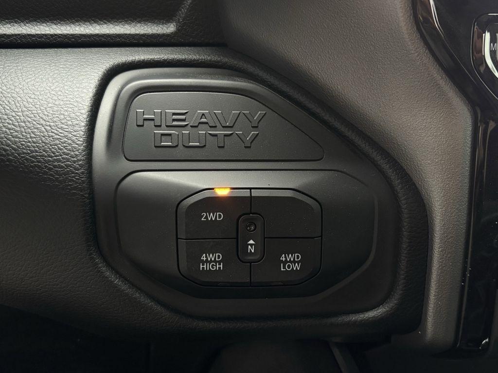 RAM 2500 Big Horn Crew Cab 4WD 2026