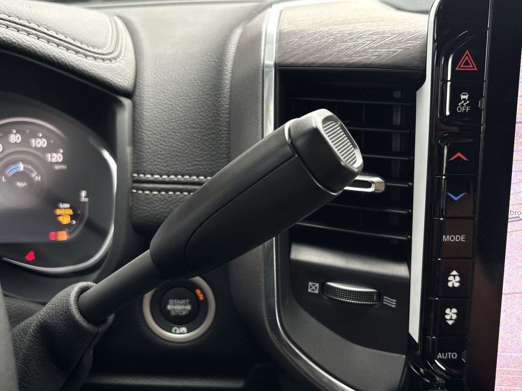 RAM 2500 Laramie Mega Cab 4WD 2026