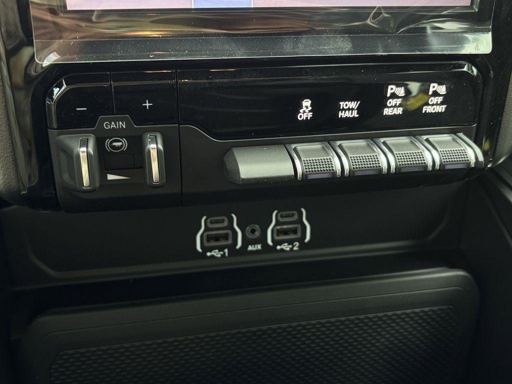 RAM 2500 Tradesman Crew Cab SWB 4WD 2026