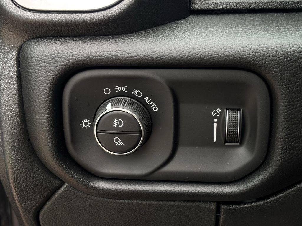 RAM 2500 Tradesman Crew Cab SWB 4WD 2026