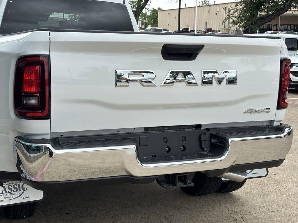 RAM 3500 Tradesman Crew Cab 4WD DRW 2026