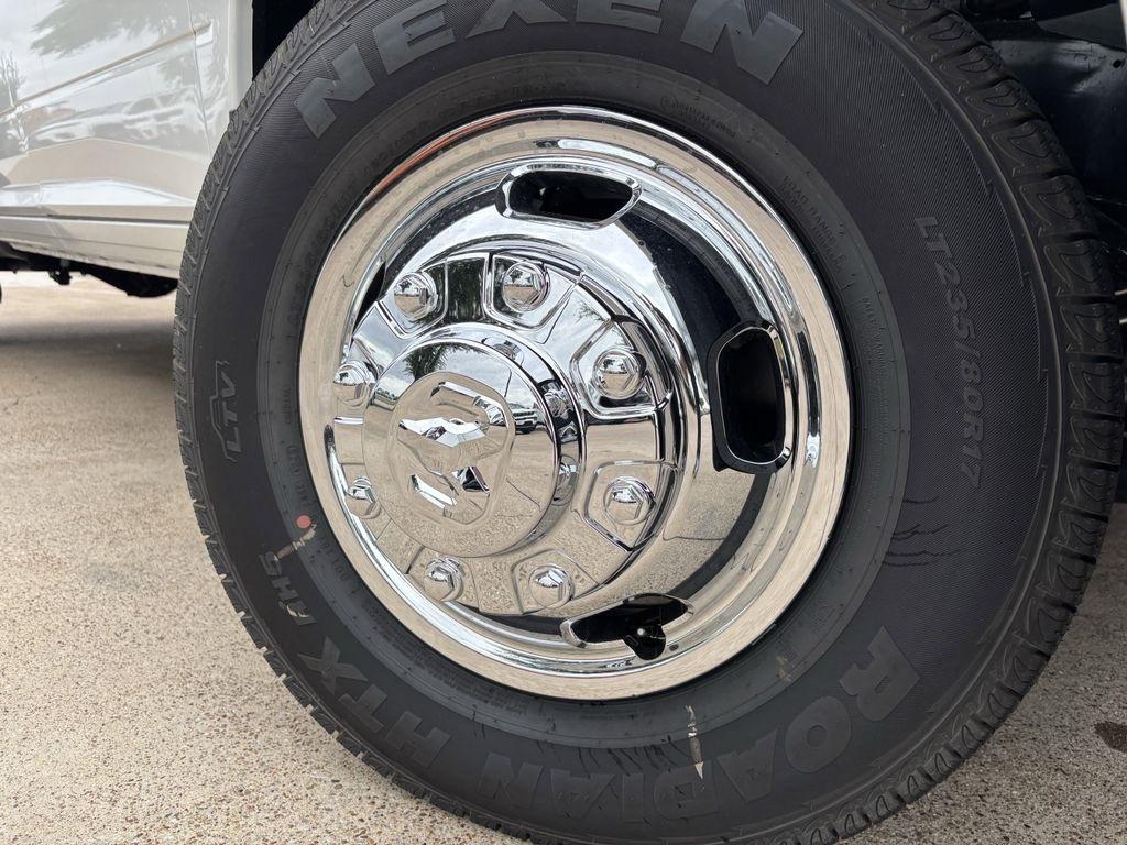 RAM 3500 Tradesman Crew Cab 4WD DRW 2026