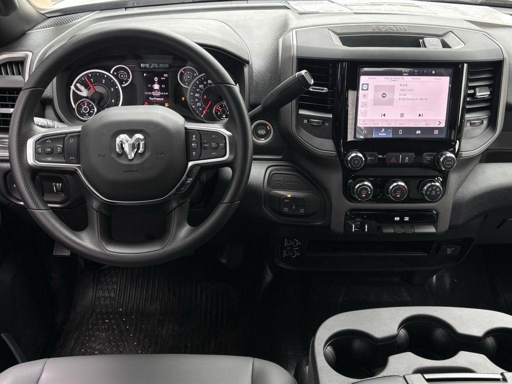 RAM 3500 Tradesman Crew Cab 4WD DRW 2026