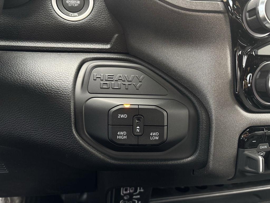 RAM 3500 Tradesman Crew Cab 4WD DRW 2026