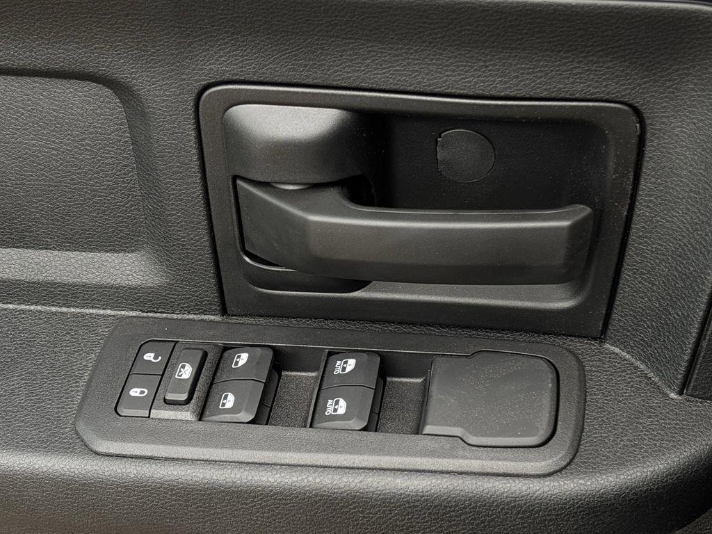 RAM 3500 Tradesman Crew Cab 4WD DRW 2026