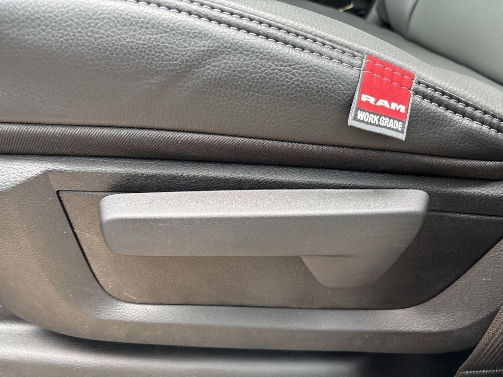 RAM 3500 Tradesman Crew Cab 4WD DRW 2026
