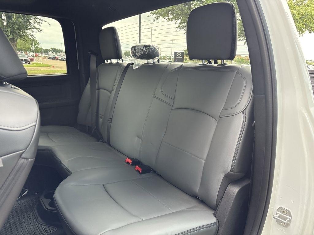 RAM 3500 Tradesman Crew Cab 4WD DRW 2026