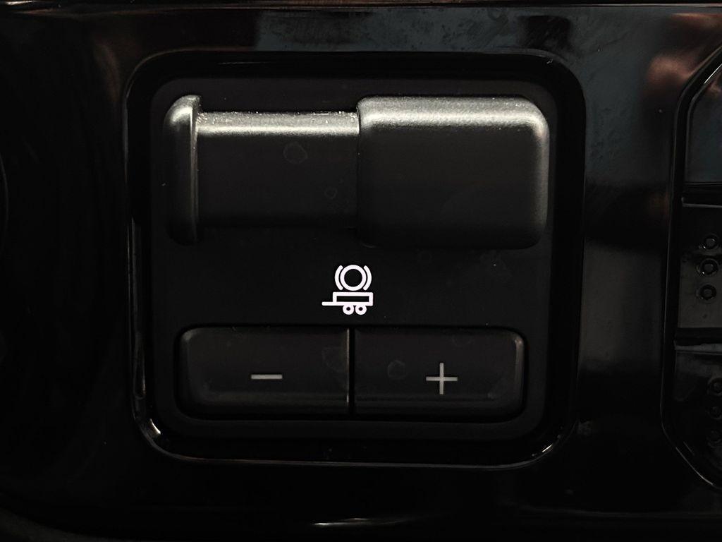 GMC Sierra 2500HD SLT Crew Cab 2WD 2025