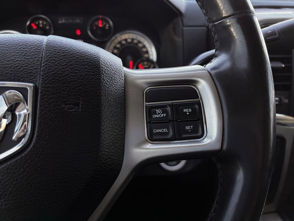 RAM 2500 Laramie Crew Cab SWB 4WD 2016