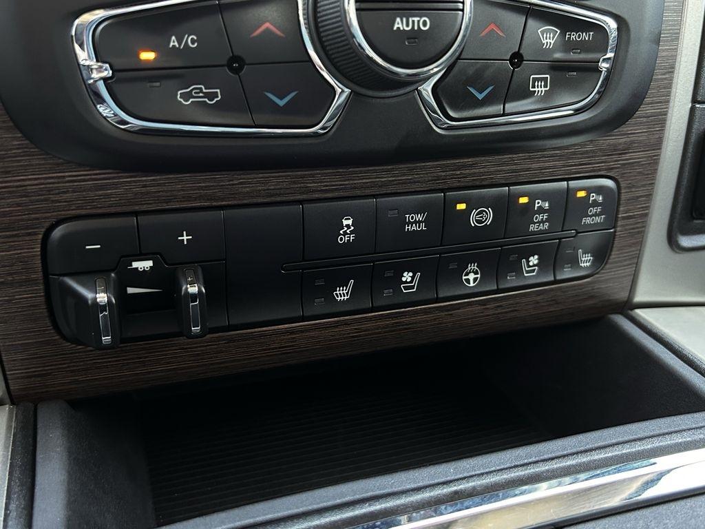 RAM 2500 Laramie Crew Cab SWB 4WD 2016