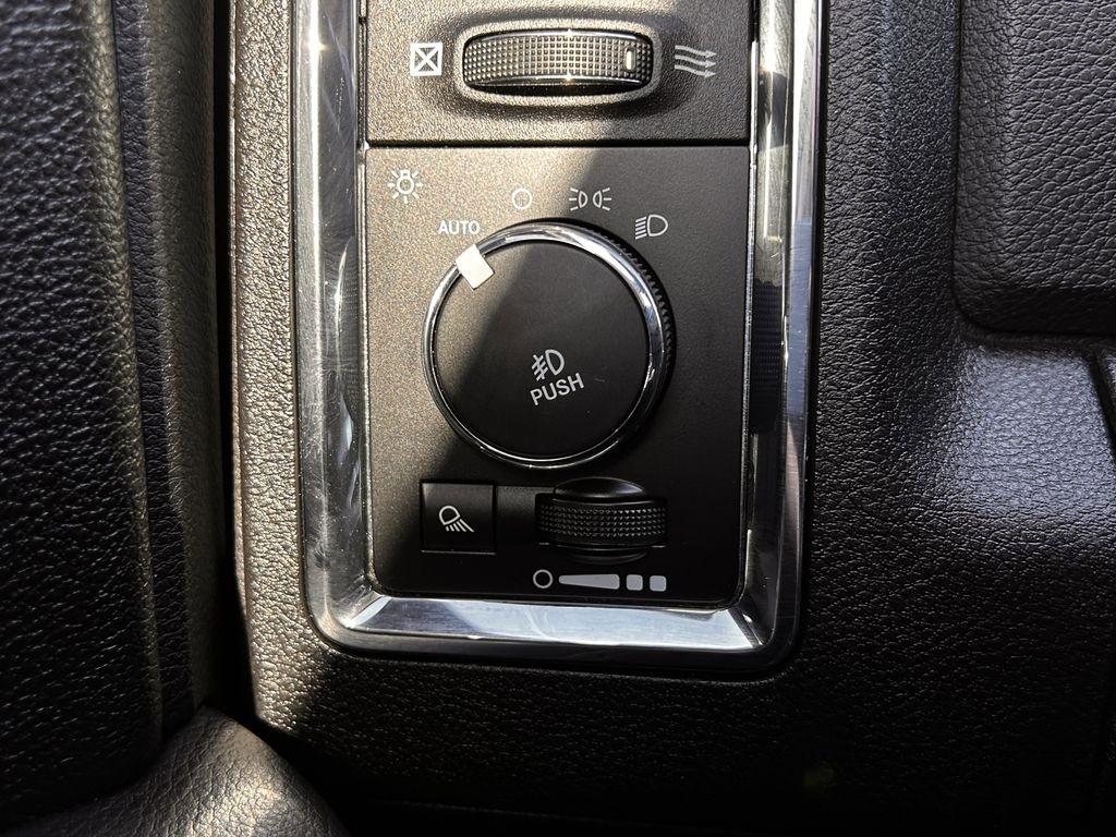 RAM 2500 Laramie Crew Cab SWB 4WD 2016