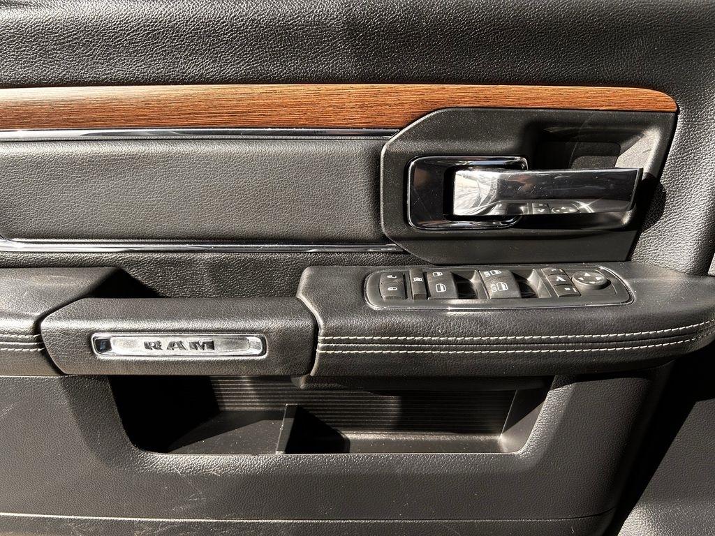 RAM 2500 Laramie Crew Cab SWB 4WD 2016