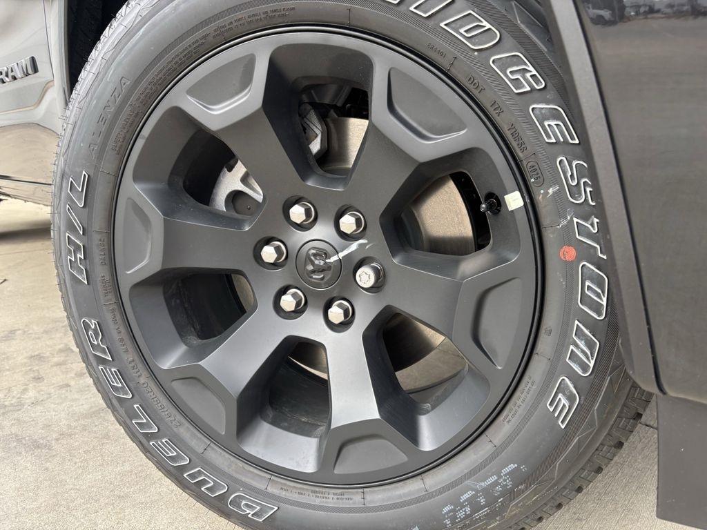 RAM 1500 Big Horn Crew Cab 4WD 2026