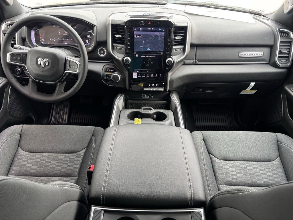 RAM 1500 Big Horn Crew Cab 4WD 2026