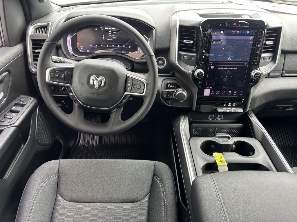 RAM 1500 Big Horn Crew Cab 4WD 2026